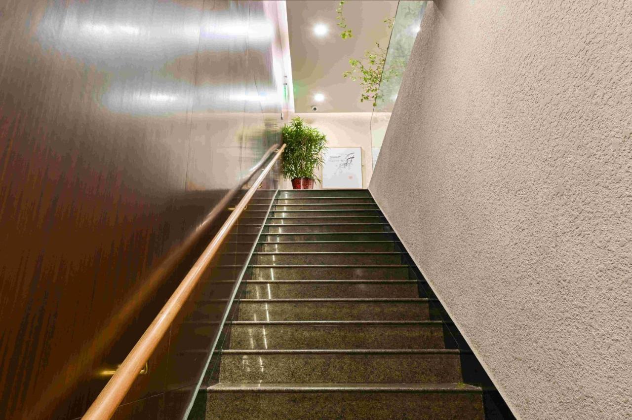 Xingshe Alley Courtyard Hotel Beijing Wangfujing Forbidden City Branch - Breakfast Included & English Speaking Reception & Free Wifi And Laundry Room & Hutong Culture & Cat-Keeping & Flower-Growing Terrace & One Day Tour Service & Free Coffee 외부 사진
